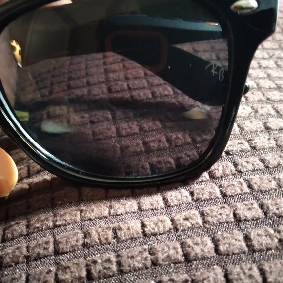 Ray-Ban RB2140 Original Wayfarer Classic Sunglasses with Black Frames - Picture 4 of 10